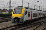 Einfahrt von AM08546 (Siemens Desiro ML) in Brüssel Midi am 19.08.2016 als R3659 von Braine-le-Compte nach Leuven.