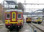 Belgische Altbautriebwagen im Bahnhof Welkenraedt (im Hintergrund erkennt man das alte Kasino von Herbesthal).