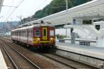 SNCB-Triebzug 153 (AM62) steht in Liège-Guillemins als L-Zug abfahrbereit mit Ziel Liège-Palais.