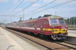 AM824 L-trein L2784 Roosendaal-Antwerpen in Bahnhof Antwerpen-Luchtbal am 11.08.2012