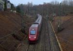 Der Thalys kommt aus Paris-Nord(F) nach Köln-Hbf(D) und kommt aus Richtung Aachen-Hbf,Aachen-Rothe-Erde und fährt durch Achen-Eilendorf in Richtung Stolberg-Hbf(Rheinland)Eschweiler-Hbf,Nothberg,Langerwehe,Düren,Merzenich,Buir,Horrem,Kerpen-Köln-Ehrenfeld,Köln-Hbf. 
Aufgenommen von der Eisenbahnbrücke Aachen-Eilendorf. 
Am Nachmittag vom 5.1.2020.