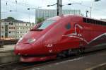 Thalys vs. Raubvogel... Thalys TGV in Kln / Hbf. erst am PC zuhause hab ich gesehen, dass ein Zusammenprall mit einem Raubvogel auf der Strecke stattgefunden haben musste. Der Vogel ist noch an der Nase des Triebwagens zu erkennen.