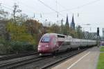 Der zur SNCB-Flotte gehrende Thalys PBKA 4305 Paris-Nord - Kln rollt nun leer durch Kln Messe/Deutz, nachdem fr die Fahrgste im Klner Hbf Endstation war.