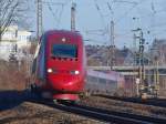 Ein Thalys legt sich von Kln kommend am 29.01.2011 auf der KBS 480 bei Aachen Rothe Erde in die Kurve.