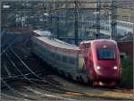 Whrend am Abend des 27.03.2011 der  plan inclin  in Lttich schon im Schatten liegt, streckt der PBKA Thalys 4342 seine Nase noch in die letzten Sonnenstrahlen bei der Einfahrt in den Bahnhof Lige