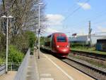 Der Thalys aus Köln-Hbf-Paris(F) kommt durch Kohlscheid als Umleiter aus Richtung Neuss,Herzogenrath und fährt in Richtung Aachen-West,Hbf und fährt die Kohlscheider-Rampe hoch nach