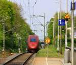 Ein Nachschuss vom Thalys aus Paris(F)-Köln-Hbf kommt aus Richtung Aachen-West als Umleiter und fährt durch Kohlscheid und fährt in Richtung Herzogenrath,Neuss bei schönem