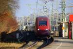 Der Thalys aus Essen-Hbf-Paris(F) kommt durch Stolberg-Rheinland-Hbf aus Richtung Köln und fährt in Richtung Eilendorf,Aachen-Rothe Erde,Aachen-Hbf  bei sonnigenwetter am Kalten 29.11.2014.