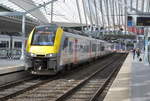 L-Zug (Desiro-Triebzug Nr.08034) nach Namur wartet im Bhf Liège-Guillemins am 14.