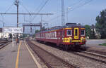NMBS AM62 nr 159 wartet in Bahnhof Kleinbettingen (LU) als Zug 5838 (Kleinbettingen - Luxembourg), 15.05.1997, 11.33u. Scanbild 7315, Fujichrome100.