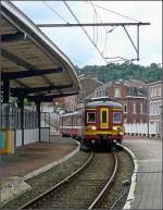 SCNB Triebzug 228.257 fotografiert am 12.07.08 bei der Einfahrt in den Bahnhof von Pepinster. Die von 1960 stammende Srie AM 65 war anfangs grn und hatte nur einfache Scheinwerfer. Diese Zge waren die ersten, die bei der Modernisierung doppelte Scheinwerfer bekamen und sie sind die einzigen, wo diese horizontal angeordnet sind. (Jeanny) 