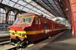 Die NMBS/SNCB 831 mit automotrice 75 unterwegs von Antwerp nach Roosendaal am 15 okt 2011.