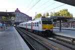 Ein Triebzug vom Typ AM 80 fährt Ende Juli 2018 in den Bahnhof Antwerpen Centraal ein.