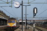 Stoptrein (train L) der SNCB verlässt planmäßig um 10.49 Uhr den Bahnhof Maastricht in Richtung Liège-Guillemins (Lüttich) und Hasselt.