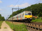 Ein Nachschuss auf den Belgischen Triebzug 401 von der SNCB und fährt durch Testelt(B) in Richtung Aarschot(B). 
Aufgenommen von der Wijngaardstraat in Testelt(B). 
Bei Sommerwetter am 1.6.2019.