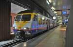 Die NMBS/SNCB 323 ist mit automotrice 80 (Break) von zweiter stock in Antwerp mit IR zug unterwegs nach Hasselt am 15 okt 2011.