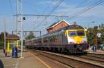 Triebwagen 415 der Serie AM 80 (Break) kommt pünktlich als IC 2913 Antwerpen-Centraal - Liège-Guillemins in Bilzen an. Aufnahme vom 03/10/2015.