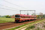 Belgium SNCB-NMBS
EMU 952 running a local train, in Nieuwkerken-Waas
15/5/2010