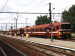 939 und 915 mit L 2862 nach Leuven und L 2962 nach Herentals auf Bahnhof Liers am 17-5-2001. Bild und scan: Date Jan de Vries.

