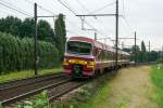 SNCB-Triebzug 943 der Serie AM86 unterwegs nach Antwerpen-Noord. Dieser Zug befördert ausschliesslich das dort beschäftigte Bahnpersonal. Aufgenommen am 12/08/2009 auf der Schleife bei Ekeren.