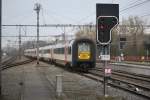 IC-G Oostende-Antwerpen trifft im Bahnhof Brugge ein.