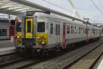 NMBS 965 (mit CityRail Nummer, aber ohne die blaue Fronten) steht am 16 Augustus 2024 in Mons und wird als L-Trein (RB) nach Tournai abfahren.