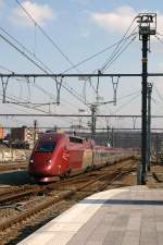 Heute besorgen hauptsächlich schnelle Triebzüge den internationalen Verkehr. Hier der Thaly Service 9448 Köln - Paris bei der Einfahrt in Liège Guillemins am 30. März 2009