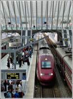 - Ein Hauch von Sommer - Der morgendliche PBKA Thalys 9496 kommt am 23.07.2011 aus Kln und wird nach kurzem Halt im Bahnhof Lige Guillemins seine Reise nach Paris fortsetzen.