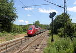 Der Thalys aus Köln-Hbf nach Paris(F) kommt aus Richtung Köln und rast durch Aachen-Eilendorf in Richtung Aachen-Hbf.