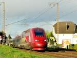 Thalys 4303 nach Paris Gare du Nord ist hier am Bü Dahler Weg in Wickrath gen Aachen fahrend zu sehen am Montag den 14.4.2014