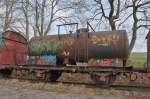 Kesselwagen Wrack des Sammler Walter Ley,auf der nicht mehr angeschloßene Gleisanlage am Gare du Hombourg ( Belgien).