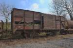 Wrack eines mit Spitzdach Gedecktergüterwagen des Sammler Walter Ley,auf der nicht mehr angeschloßene Gleisanlage am Gare du Hombourg ( Belgien).