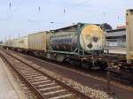 Sgnss 33 88(B-IFB)4563 580-6, beladen mit zwei Containern ist bei Passau-Hbf Richtung sterreich unterwegs; 130626