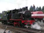 CVF3V Dampflok MF 83 (Baujahr 1916) in Doppeltraktion mit Tubize 2002 SA 03 (Baujahr 1929) beim Rangieren im Bahnhof von Treignes.