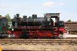 CFV3V 158  ELNA 5  (ex�Teutoburger Wald-Eisenbahn�154, ex�Kleinbahn Kaldenkirchen–Br�gge�158, ex Stoomtram Goes-Borsele 7 [NL], Hersteller: Henschel & Sohn, Baujahr: 1940, Fabr.Nr.: 24917) abfahrbereit mit dem zweiten Zug des 25.Juli 2026 im Depot Mariembourg.
