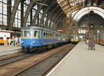 AM35 nr 12 der NMBS steht bereit zur Sonderfahrt nach Mechelen in Antwerpen Centraal am 03.05.1986. Scanbild 94228, Kodak VericolorIII.