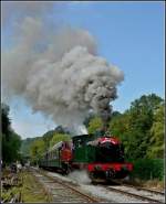 Mit vereinten Krften ziehen die Gastloks  Helena  des Stoomtrein Dendermonde-Puurs und die Tkh 5387 des Stoomcentrum Maldegem am 14.08.10 den Museumszug von Dorinne-Durnal nach Spontin auf der PFT/TSP Museumsstrecke  Chemin de Fer du Bocq . (Jeanny) 