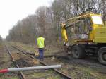 Bauarbeiten kurz hinter Bahnhof As bei Genk, ein neuer Signalkabel wird verlegd.