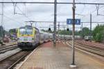 Eine EuroSprinter-Lok (Reihe 18) zieht den IC-Zug aus Knokke/Blankenberge in die Endstation Tongeren (Juni 2012).