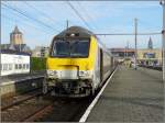 M 6 Steuerwagen wartet am 13.09.08 im Bahnhof von Blankenberge auf die Abfahrt nach Brgge, wo er wieder mit dem Zug aus Knokke vereint wird, um nach Brssel weiterzufahren. Auer dem Bahnhof, sind auch noch die beiden Kirchen von Blankenberge auf diesem Bild zu sehen. (Jeanny)