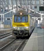 Dieser M 6 Steuerwagen kommt am 27.12.08 aus Blankenberge und fhrt in den Bahnhof Lige Guillemins ein.