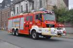 Zweiwege-Rüstlöschfahrzeug-Tunnel MAN TGS 33.540 mit Aufbau von Rosenbauer für Berufsfeuerwehr Brussel und Infrabel, aufgenommen 21.07.2015 beim Umzug zum Nationalfeiertag