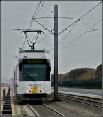 De Kusttram N 6049 erreicht am 27.03.2011 die Haltestelle Domein Raversijde.