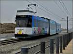 De Kusttram N 6015 fhrt am 27.03.2011 zwischen Middelkerke und Raversijde seinem Ziel Oostende Station entgegen. (Jeanny)