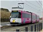 De Kussttram N 6008 fhrt am 27.03.2011 auf seiner langen Reise von De Panne nach Knokke in der Nhe von Middelkerke an mir vorbei.