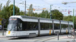 Ein Niederflurwagen vom Typs Albatros der Straßenbahn von Antwerpen.