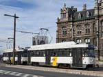 Ein PCC-Wagen der Straßenbahn ist Ende Juli 2018 in Antwerpen unterwegs.