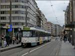 Tram N 7077 kommt am 13.09.08 an der Haltestelle Antwerpen Centraal Station an.