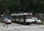 TW 7089 und noch eine Tram warten auf der Frankrijklei in Antwerpen am 17.Juli 2011