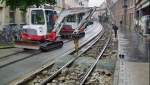 Da in Gent an der Strassenbahn im Moment noch viel gebaut wird hier auch ein paar Impressionen vom Baustellenbetrieb. Hier zwei kleinere Bagger beim aufreisen des Asphaltes.